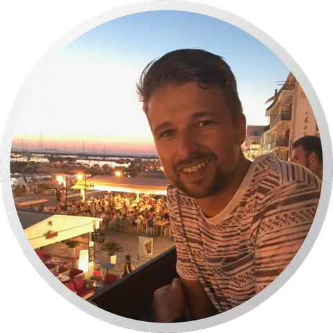 Lewis, founder of SUMO Sites